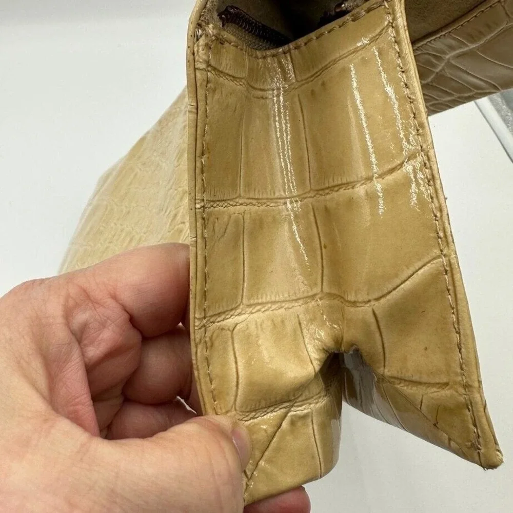 Saks Fifth Avenue Blonde Croc Envelope Clutch Purse Wrist Strap Suede Lining‎